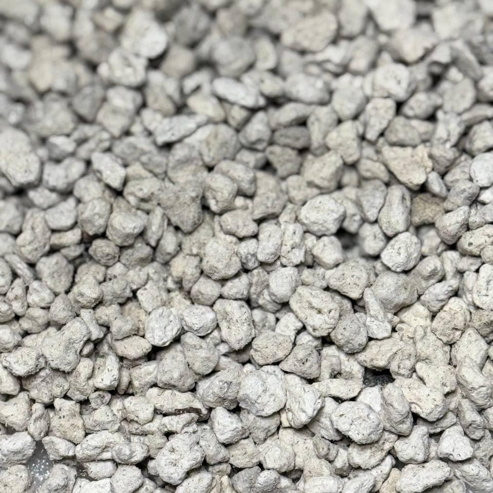 Horticultural Pumice for Plants, Natural Pumice Stone Soil Amendment, 3/8-1/4 inch, Made in USA (3 quarts - 2.7 lbs)