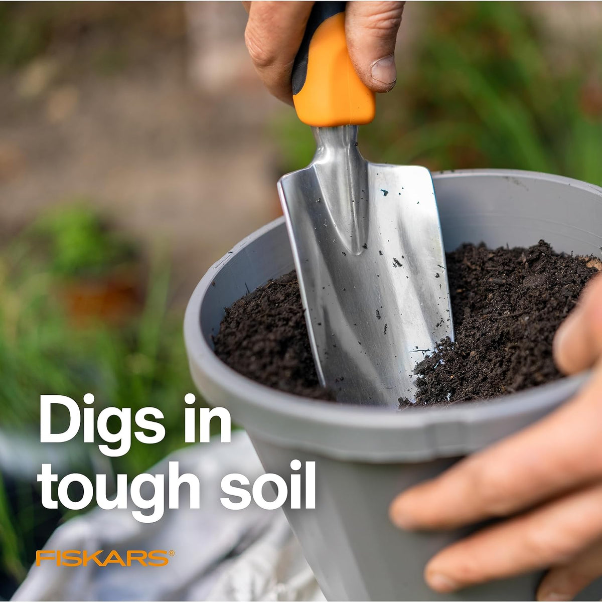 Fiskars Ergo Garden Trowel for Digging and Planting, Heavy Duty Gardening Hand Tool with Hanging Hole